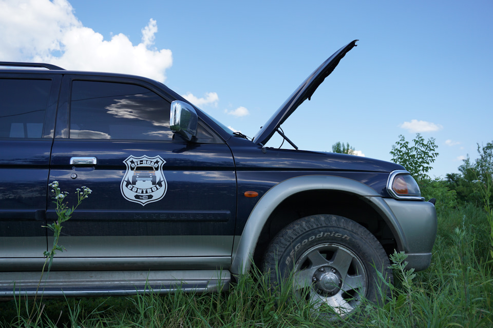 Встановлення ГАЗОВИХ УПОРІВ капота на Mitsubishi Pajero Sport 1