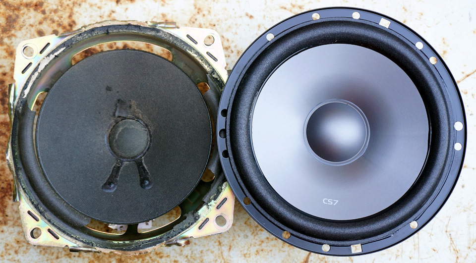 Зміна стокових динаміків на JBL 5