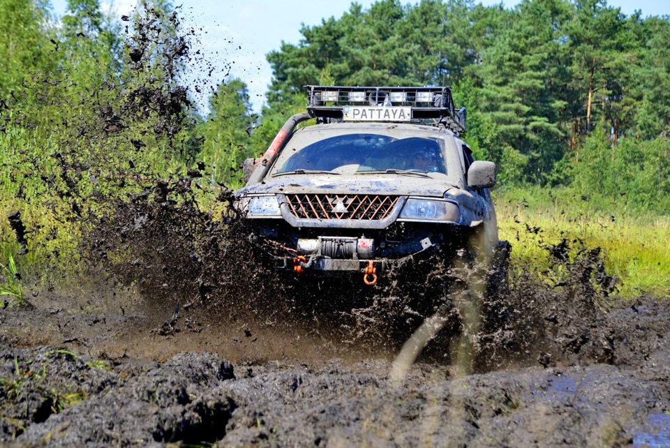 Фотонарізка оффроад 14. Mitsubishi Pajero Sport Pattaya Offroad Free Fest 2014 5