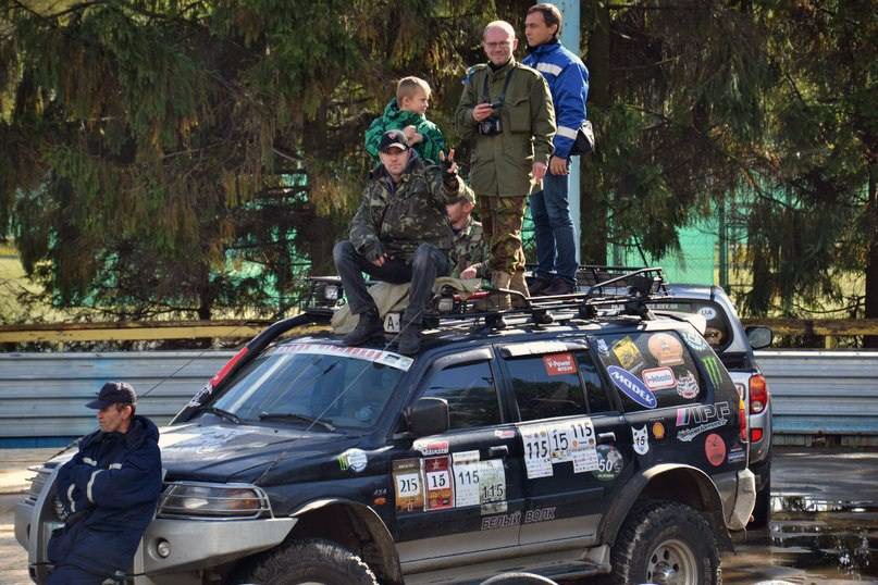 Pajero Sport Pattaya на прибиранні мотлоху після Bigfoot crash show ) 1
