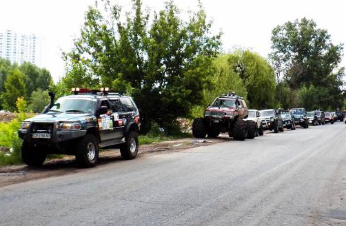 Казка. Дружба Паттаї (MPS) та Бомби (Toyota 4Runner). 1