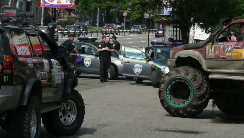 Казка. Дружба Паттаї (MPS) та Бомби (Toyota 4Runner). 5