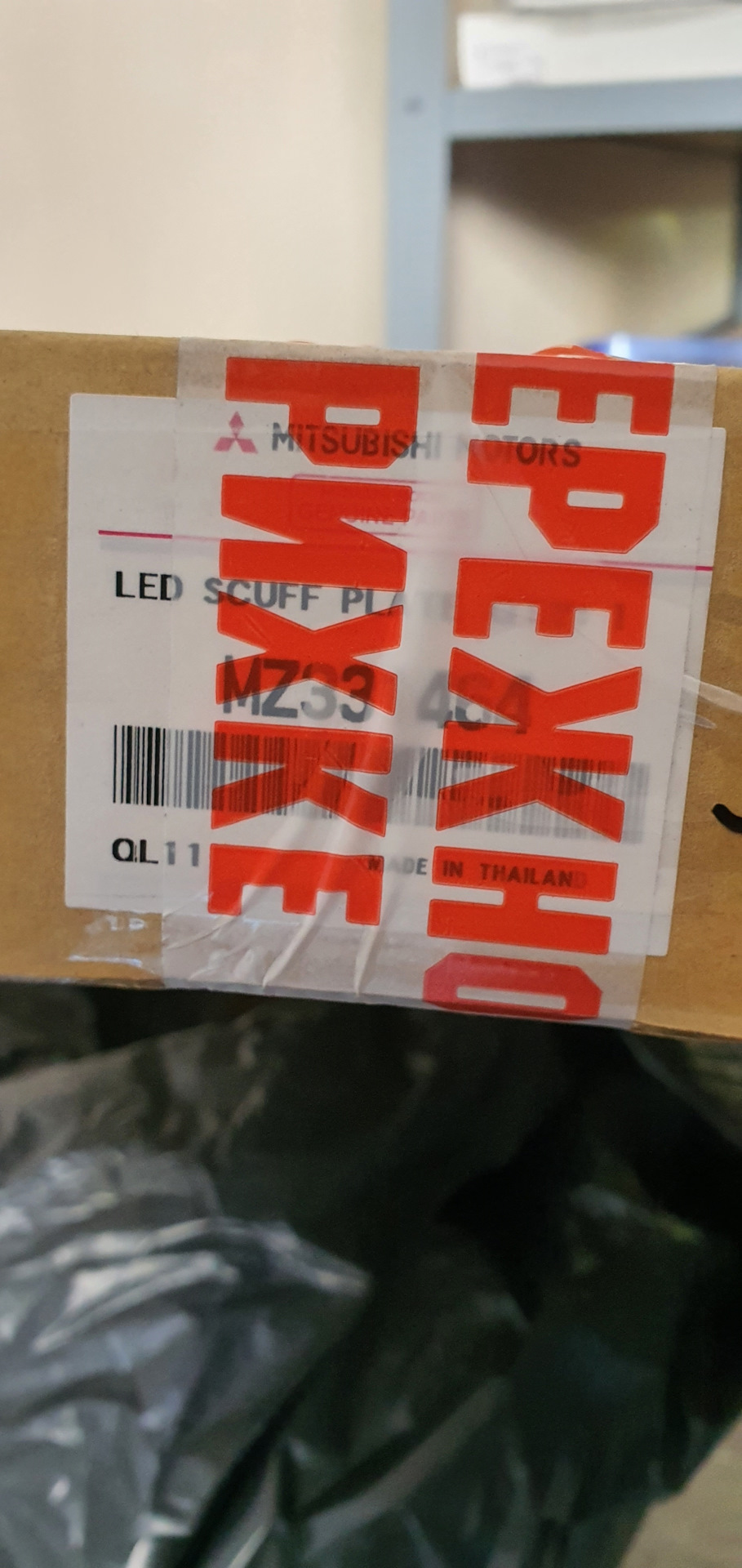 Оригінальні LED накладки на пороги 2
