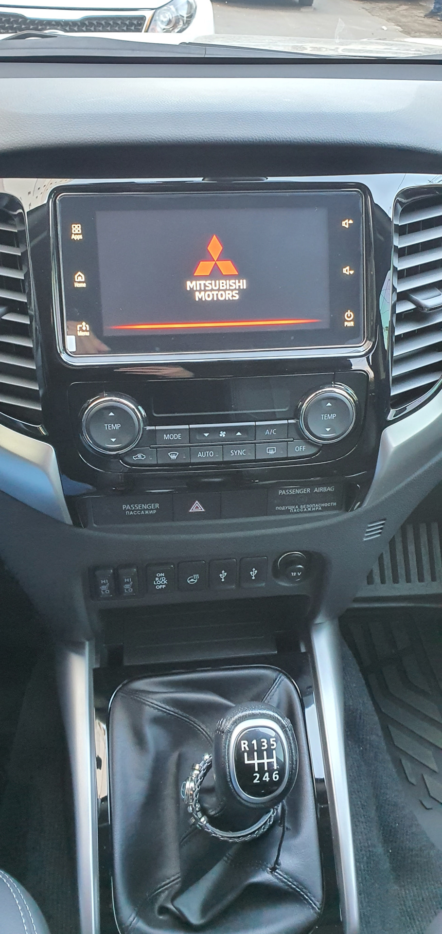 Встановлення штатної магнітоли Mitsubishi Connect I (Mitsubishi SDA) 1