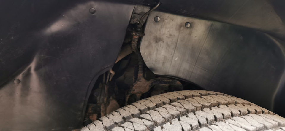Стук, бряк, болтанка праворуч на ямках Pajero Sport 3