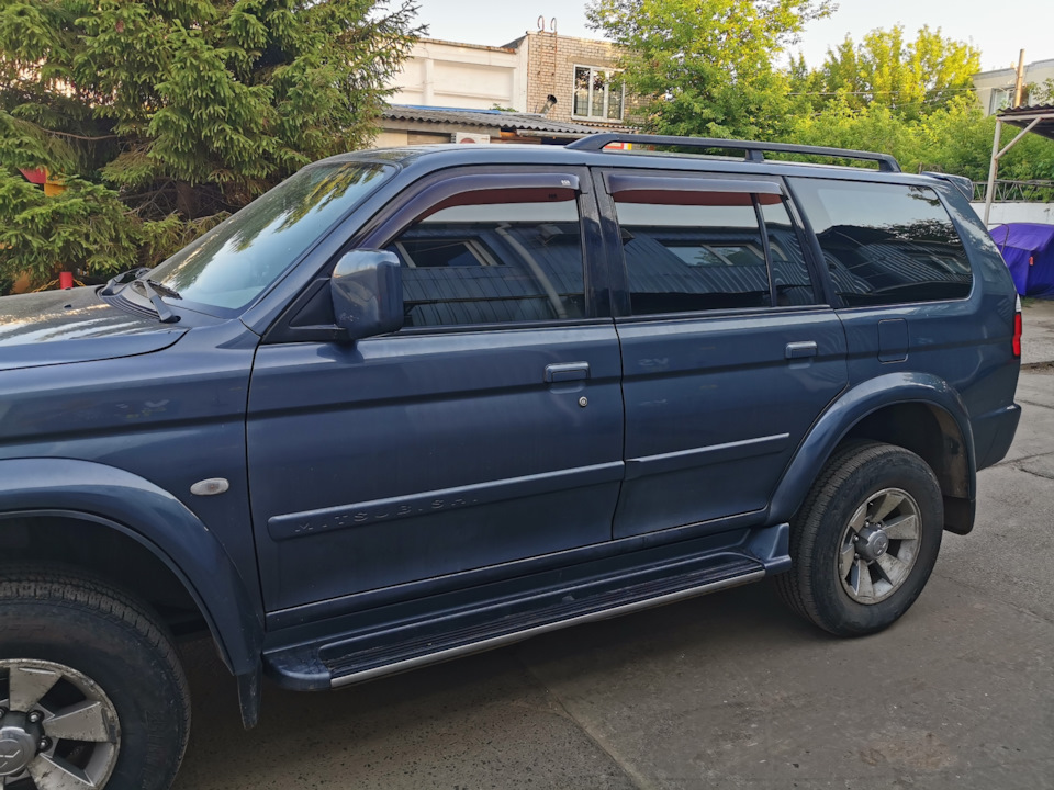 Стук, бряк, болтанка праворуч на ямках Pajero Sport 1