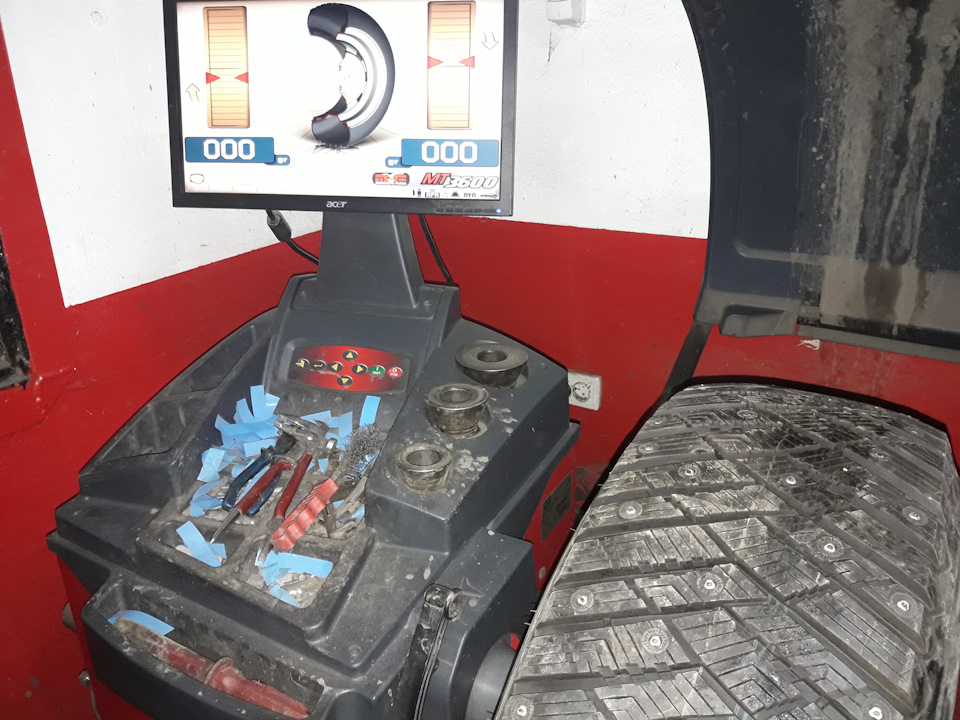 Нові тапочки перевзули. Goodyear UltraGrip Ice Arctic 265,70,16-шип ... 3