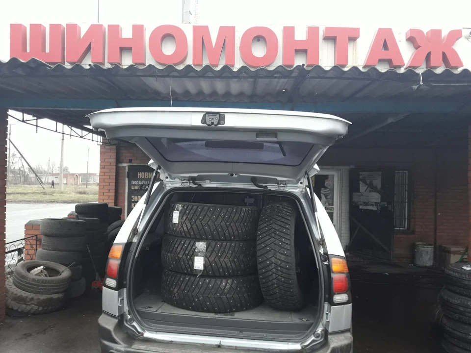 Нові тапочки перевзули. Goodyear UltraGrip Ice Arctic 265,70,16-шип ...