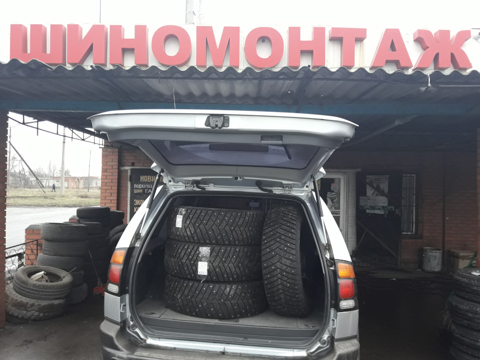 Нові тапочки перевзули. Goodyear UltraGrip Ice Arctic 265,70,16-шип ... 1