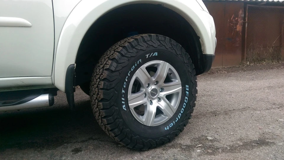 Обновлення BFGoodrich All Terrain T/A KO2 275/70R16 на диски МАК stone 4x4 16x8 дюймів