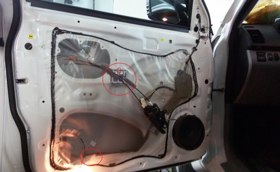 Зняття дверної картки на Pajero Sport. 5