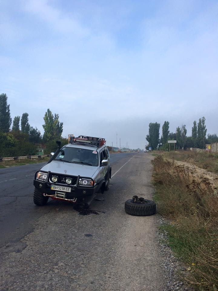 колесо було, і не стало. поломалася Моня))) 4