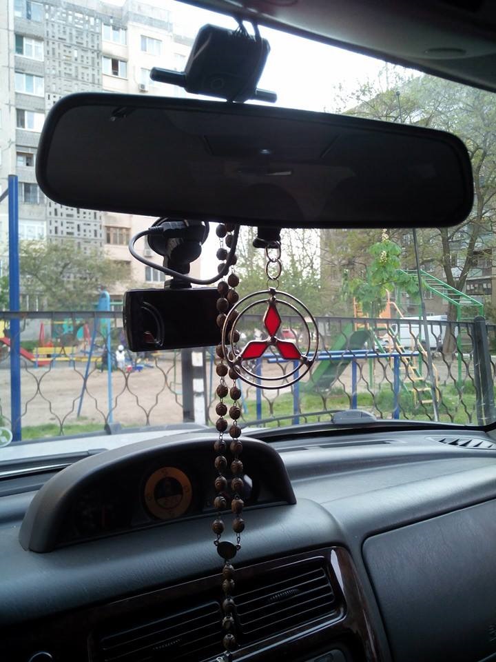 Mitsubishi у вітражі (значок) ... просто так ))) ... і модний тизер (шо за слово?) 4
