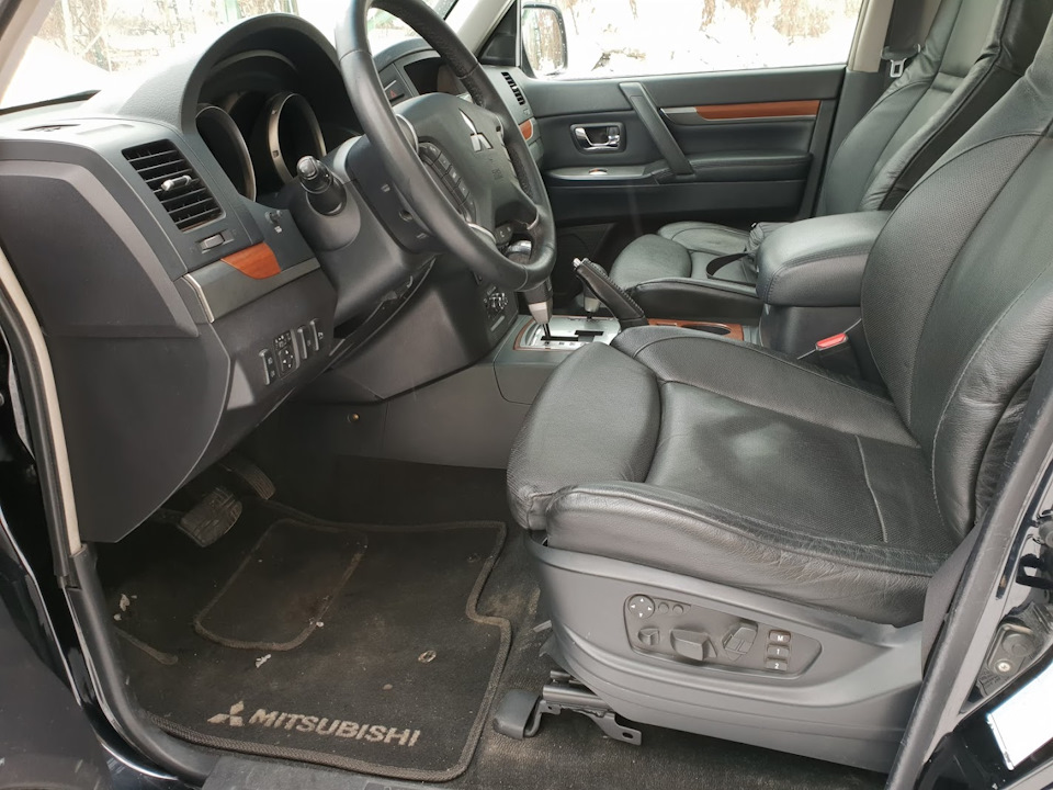 Сидіння від BMW X5 - E70 в Pajero 4 1