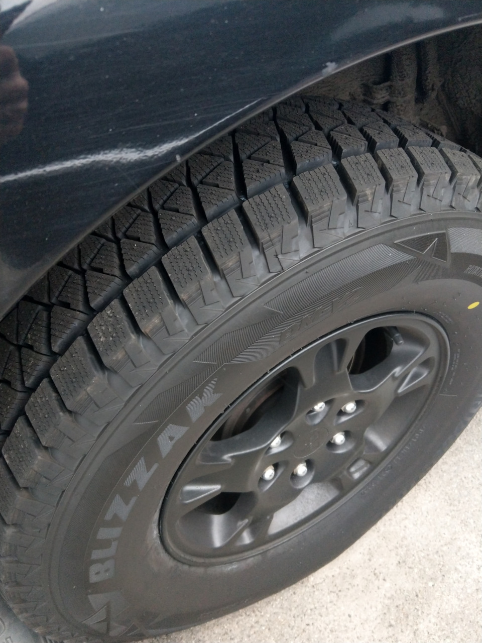 Нові тапочки, Зимові шини Bridgestone BLIZZAK DM-V2 (265/70R16 112R) 3