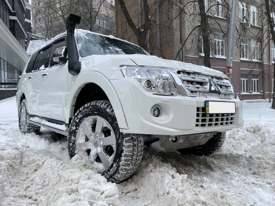 Рік з Pajero та Pioneer AVH-Z9200BT