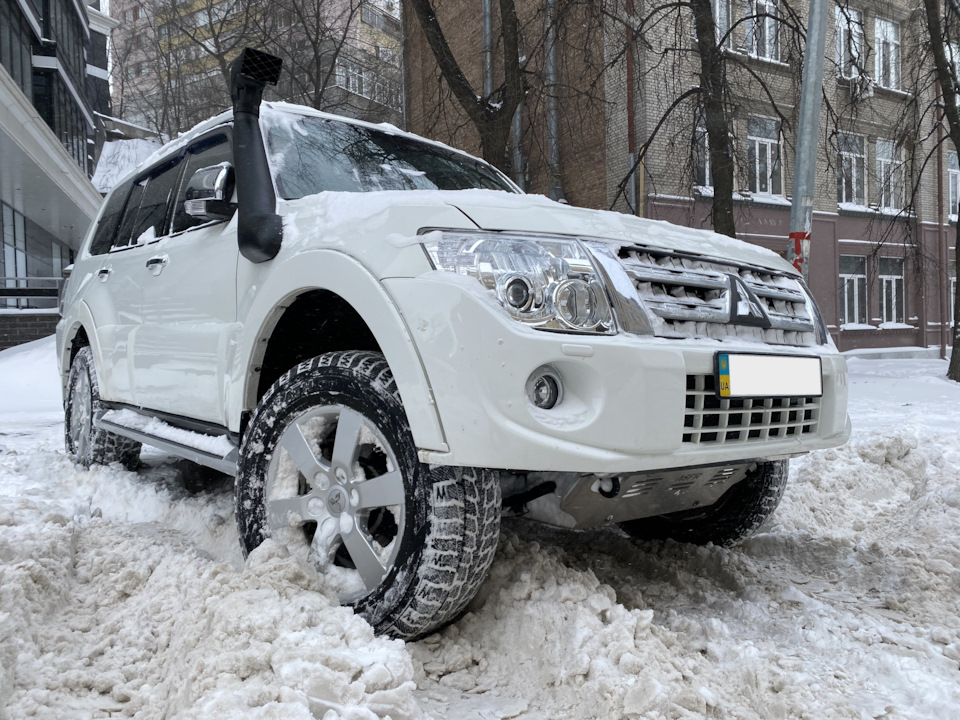 Рік з Pajero та Pioneer AVH-Z9200BT 1