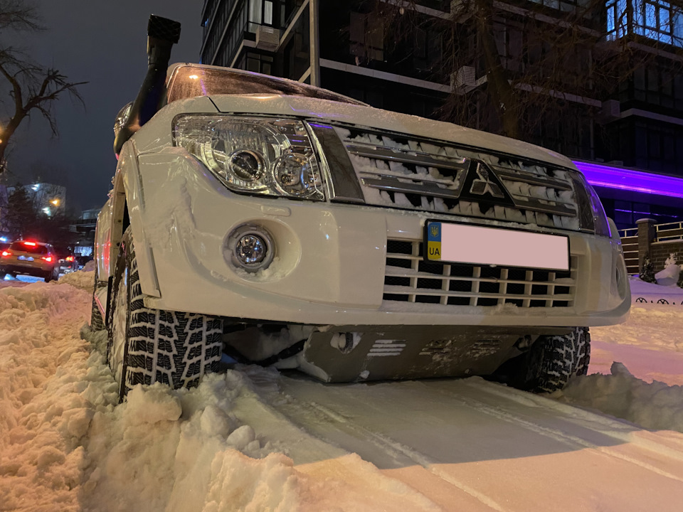 Рік з Pajero та Pioneer AVH-Z9200BT 2