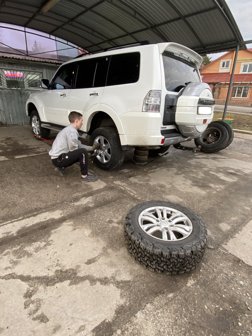 Наскільки важкий BFGoodrich? :) 2