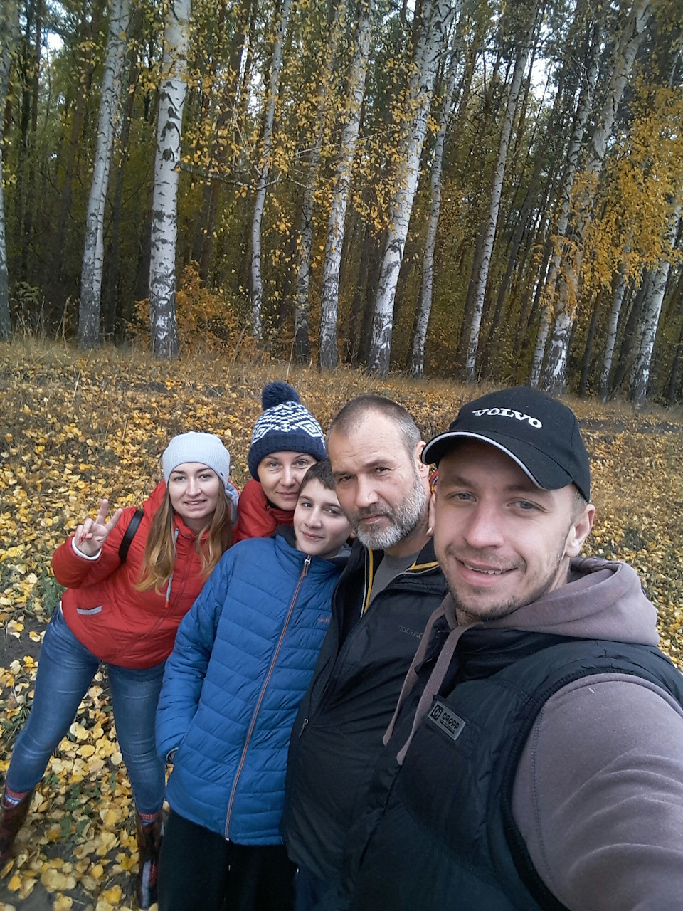 Вилазка в осінній ліс із сім'єю та друзями 5