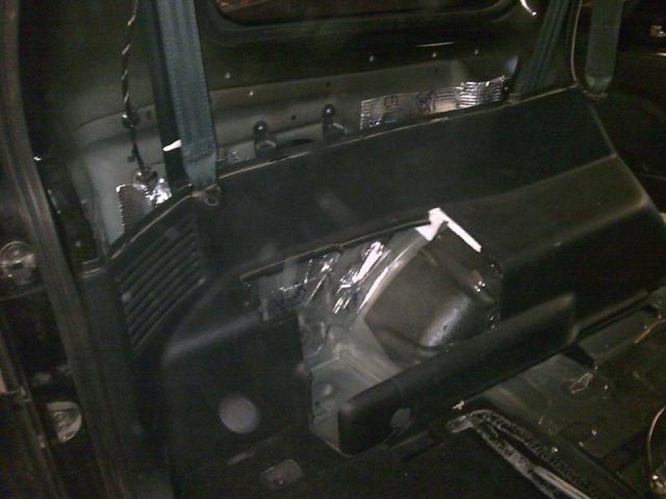 MITSUBISHI PAJERO WAGON 4 установка штатної системи ROCKFORD 4