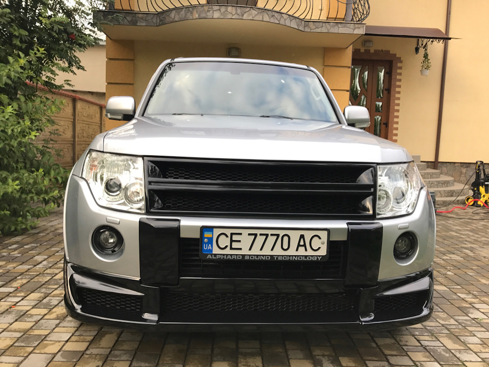 Фото готове тюнінгу на Pajero 4 3