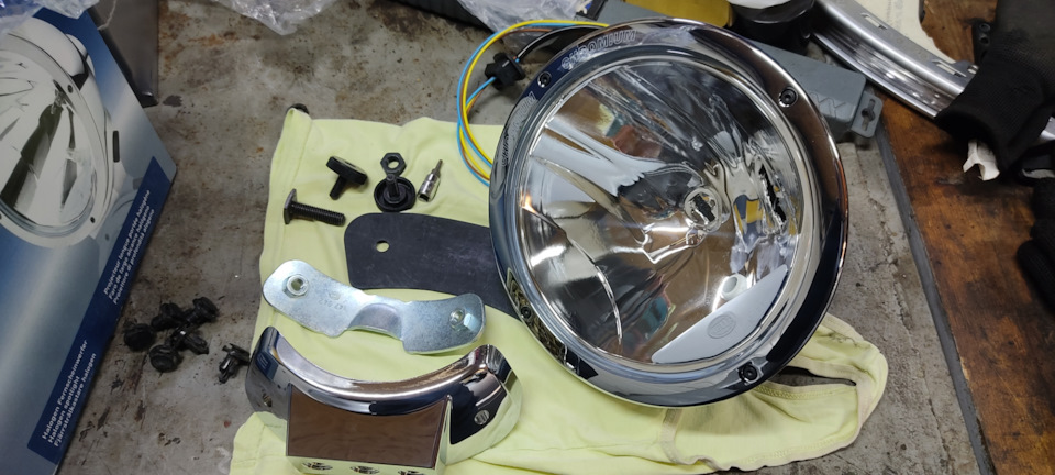 Фари далекого світла Hella Luminator Chromium FF 1F8 007 560-311 2
