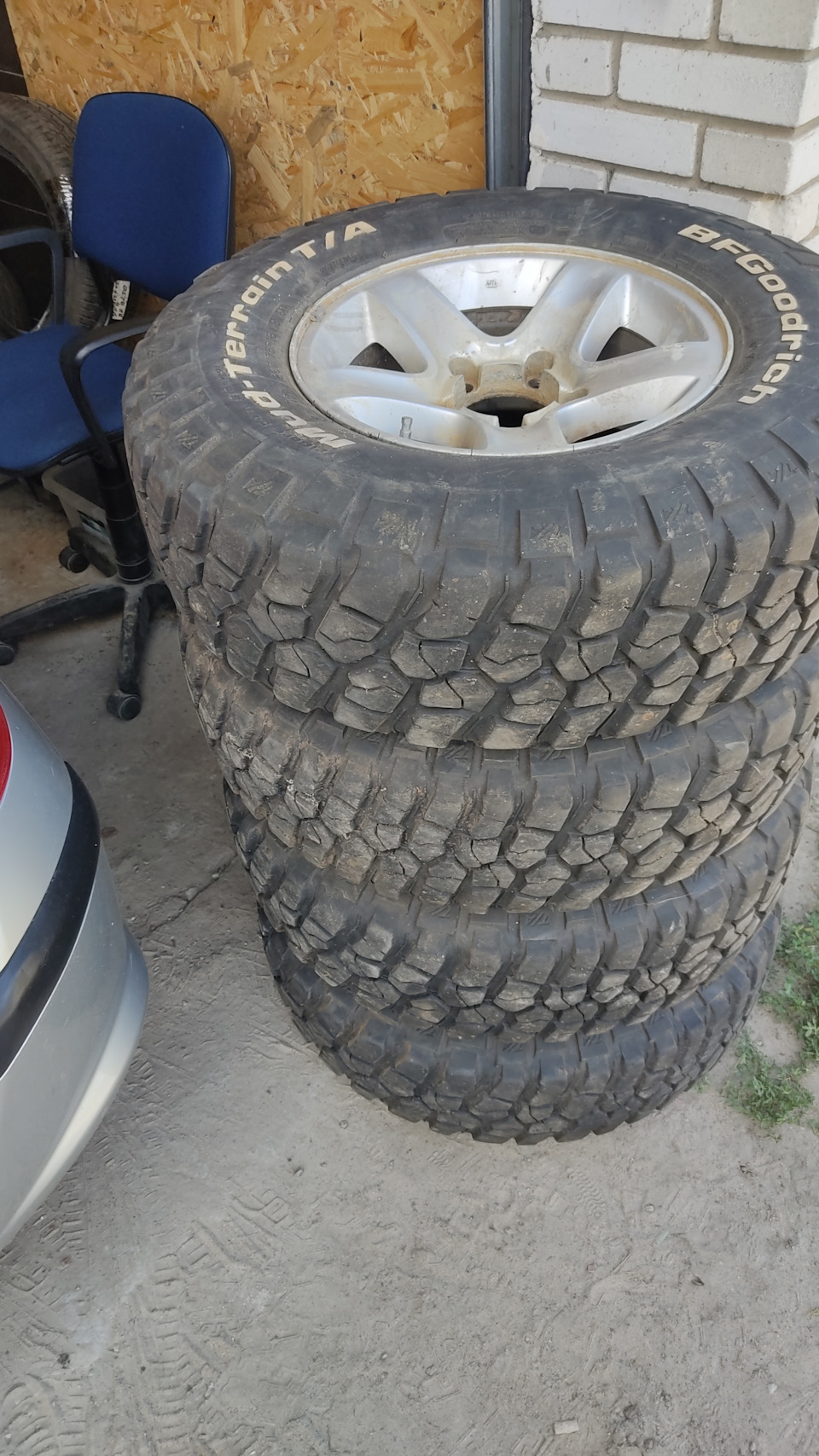 Шини 265/75/16 BFGoodrich Mud Terrain T/A KM2 Pajero V83 1