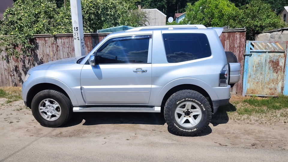 Шини 265/75/16 BFGoodrich Mud Terrain T/A KM2 Pajero V83 2