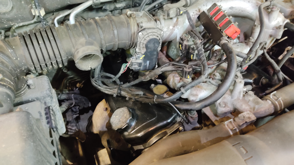 Заміна свічок та прокладок клапанних кришок 6G72 Pajero V83 4