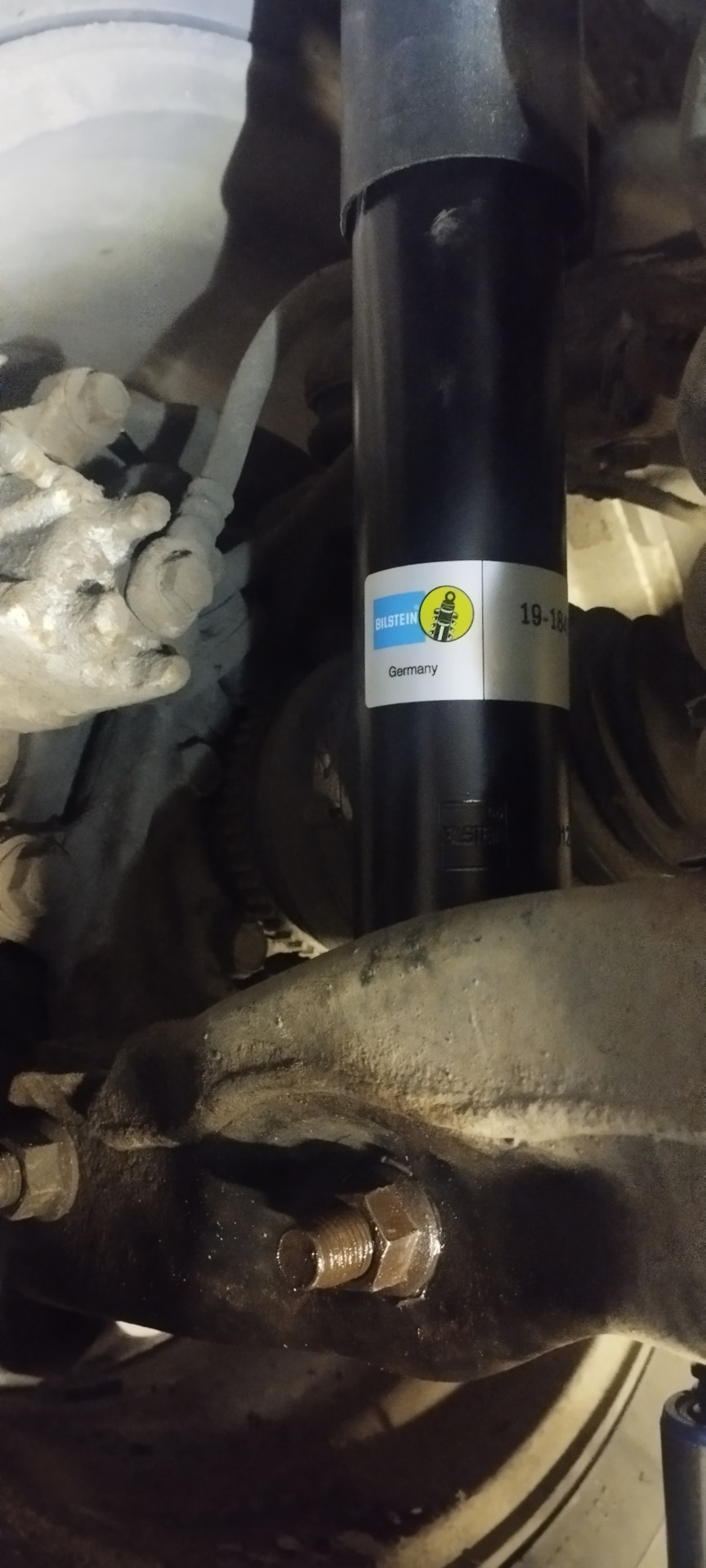 Заміна задніх амортизаторів Bilstein 2