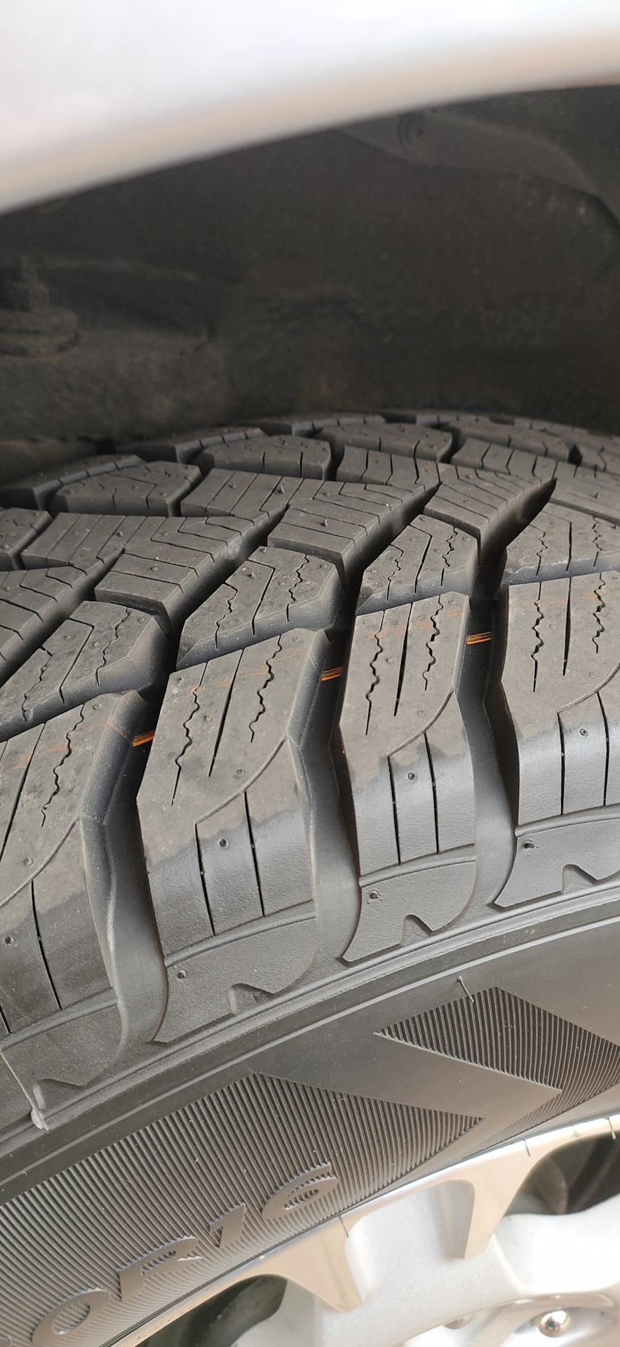 Зимова гума GoodYear Ultra Grip + SUV 265/70 R16 2