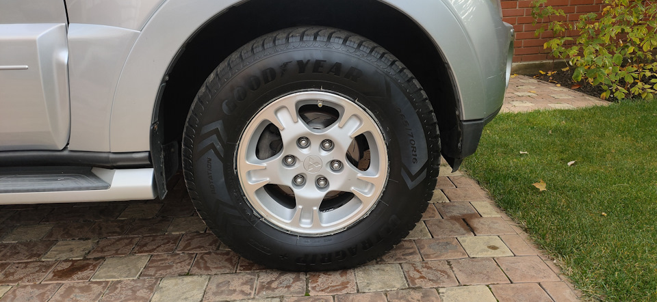 Зимова гума GoodYear Ultra Grip + SUV 265/70 R16 1