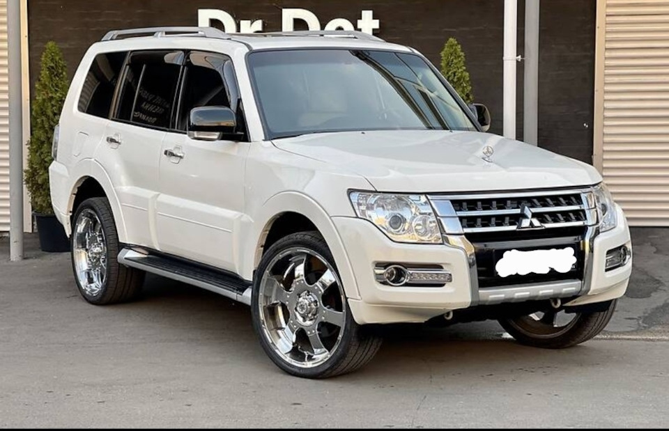 А чи є гідна заміна Mitsubishi Pajero 4th? 3