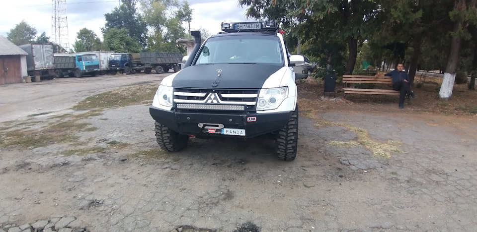 Підготовка до фарбування Mitsubishi Pajero 4 (Panda) 3
