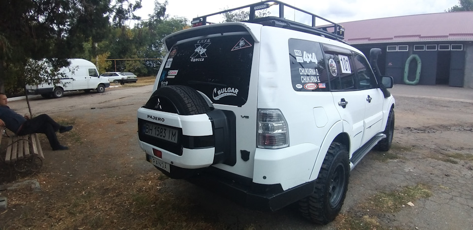 Підготовка до фарбування Mitsubishi Pajero 4 (Panda) 5