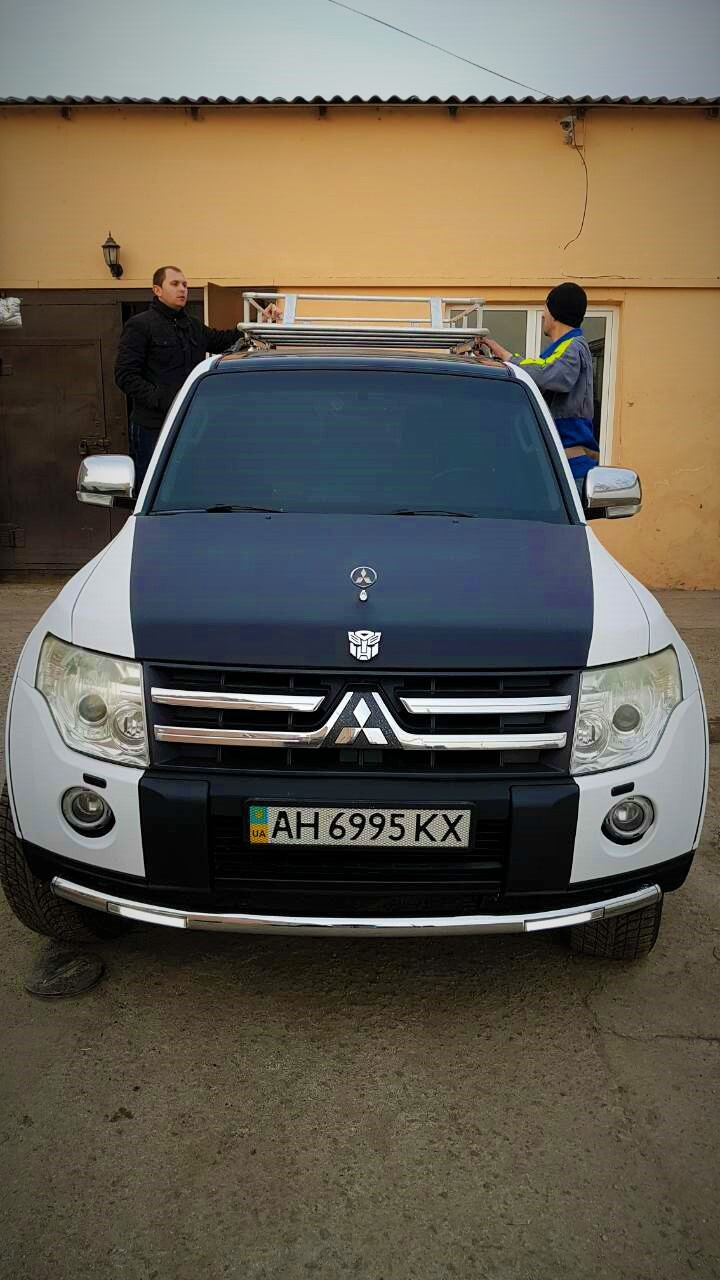 Продам-захисну трубу переднього бампера з ДХО для Mitsubishi Pajero Wagon lV 3