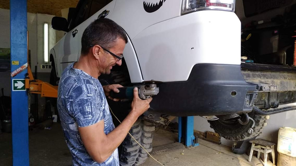 Задній Силовий бампер. 1