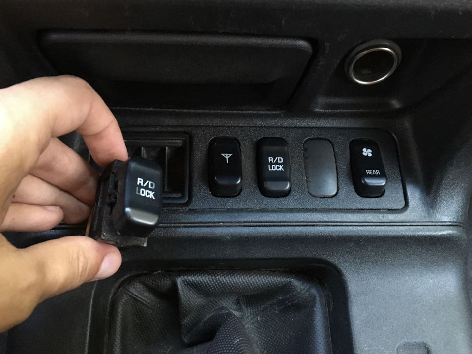 Заміна кнопки R/D LOCK 2