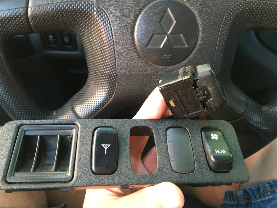 Заміна кнопки R/D LOCK 1