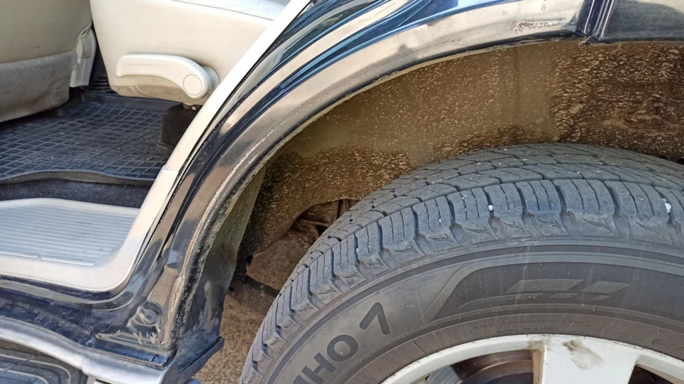 Підфарбування потертостей задніх арок Mitsubishi Pajero 4 - вирішення питання