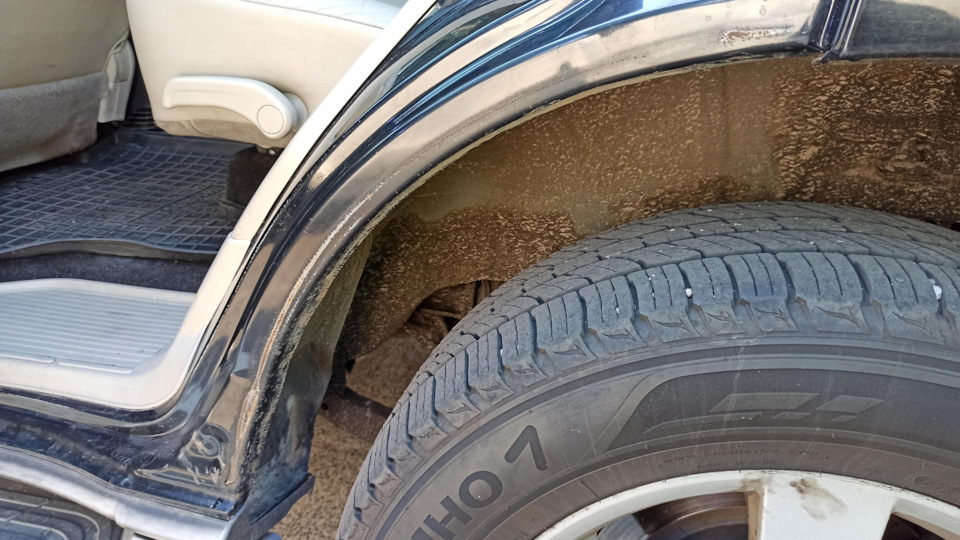 Підфарбування потертостей задніх арок Mitsubishi Pajero 4 - вирішення питання 1