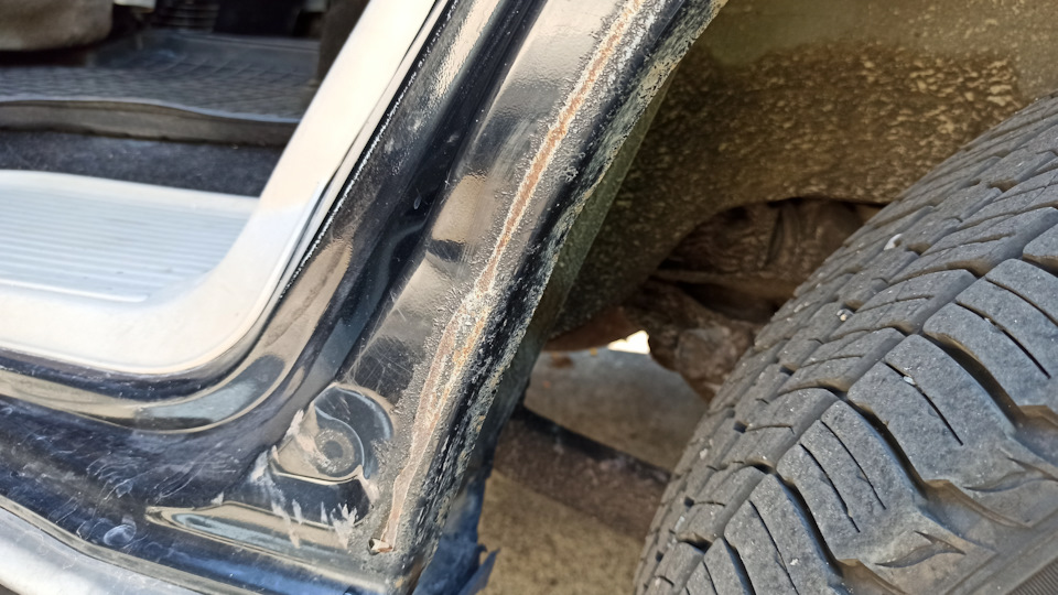 Підфарбування потертостей задніх арок Mitsubishi Pajero 4 - вирішення питання 3