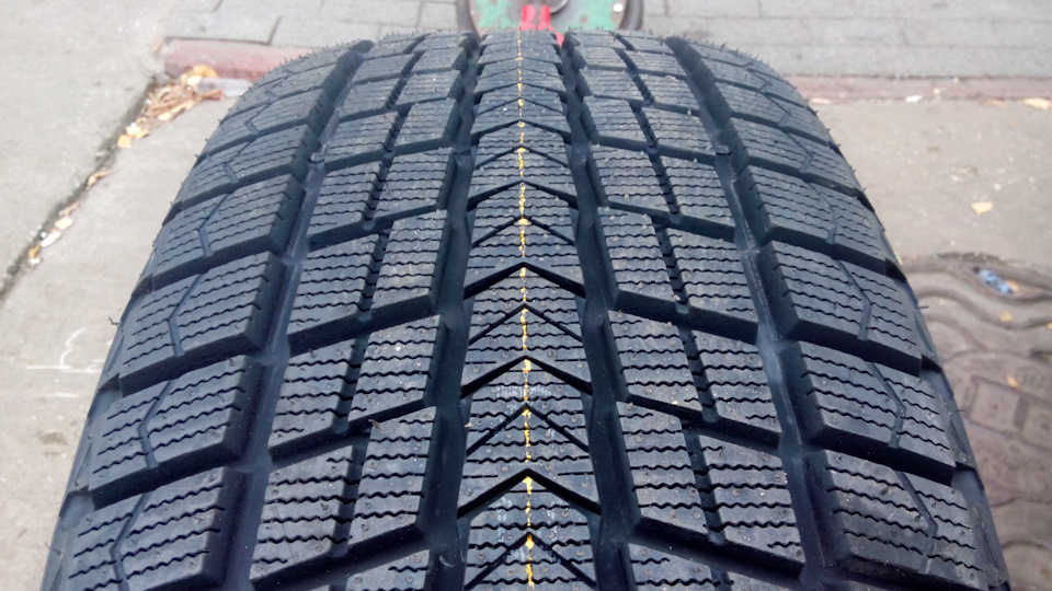 Зимова гума Nexen Winguard Ice SUV 265/60 R18 110Q для Паджеро. 1