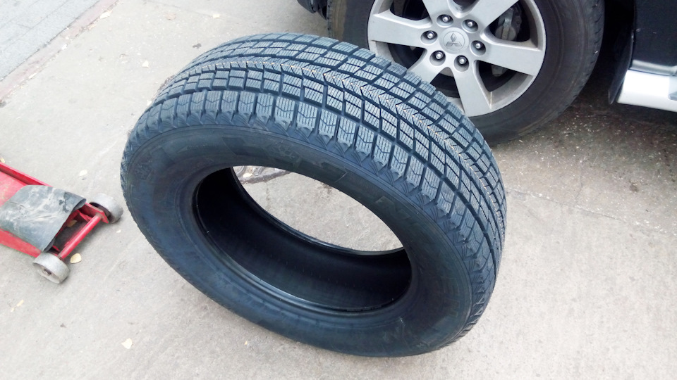 Зимова гума Nexen Winguard Ice SUV 265/60 R18 110Q для Паджеро. 3