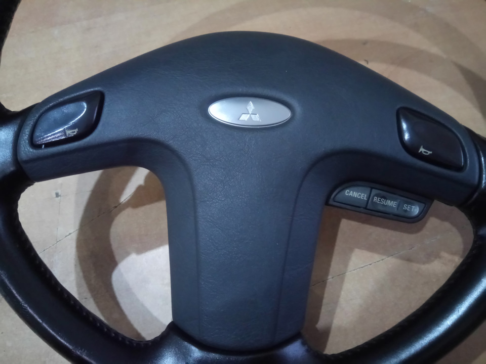 Руль Mitsubishi Sigma 4