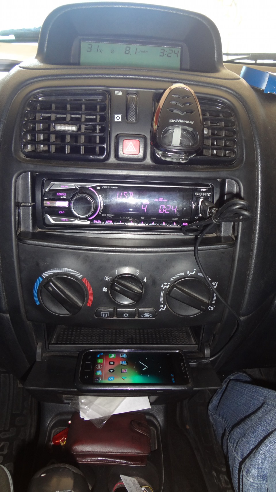 Заміна штатного ГУ на Sony CDX-GT660UE 5
