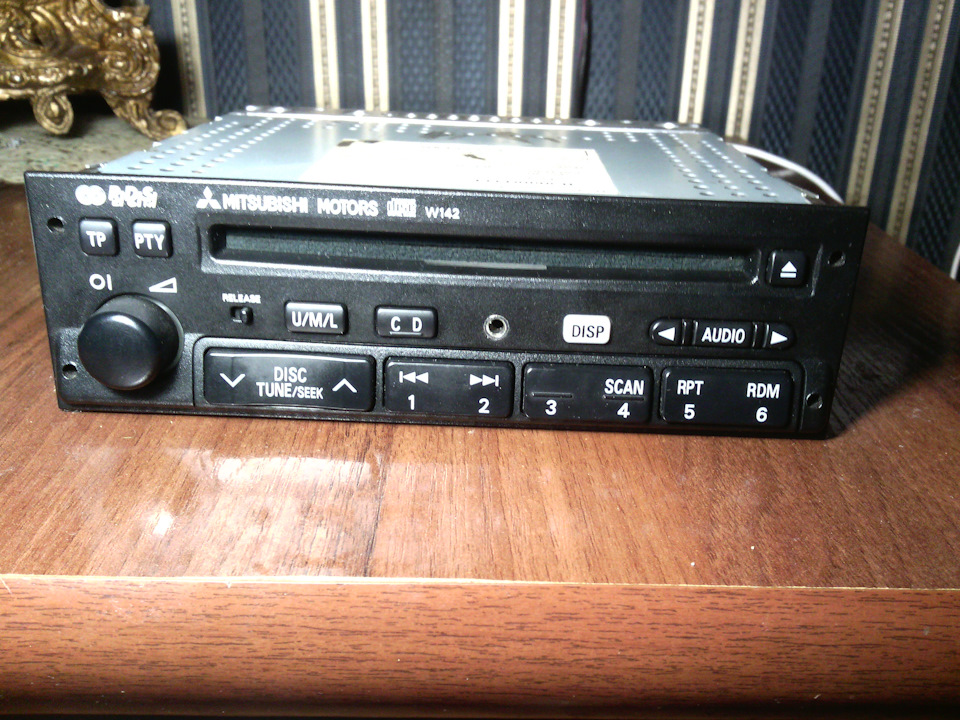 AUX в мітсубісі W142 3