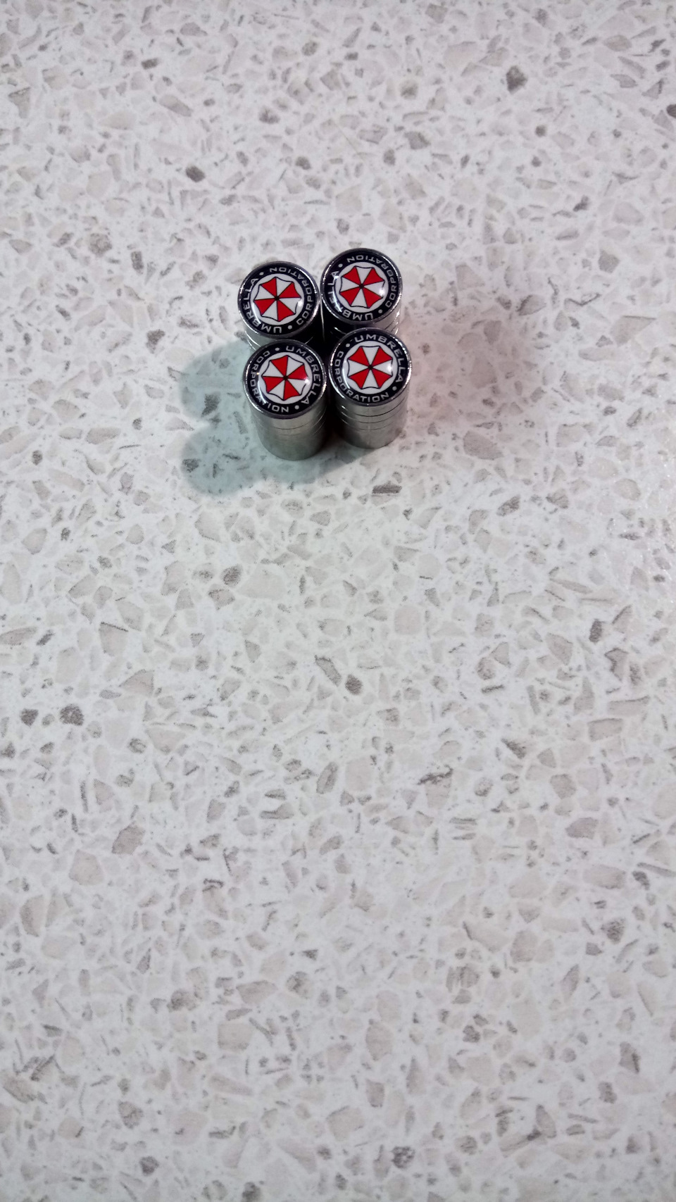 Посилання з Китаю або Umbrella Corporation 2 3
