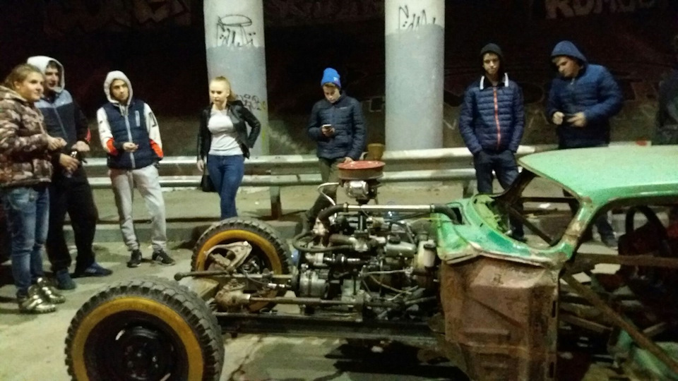Всі роз'їхалися, але частина повернулася.) 4